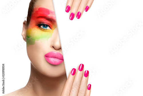 Fotomural Beauty and Makeup Concept. Pink Nail Art and Colorful Make-up.
