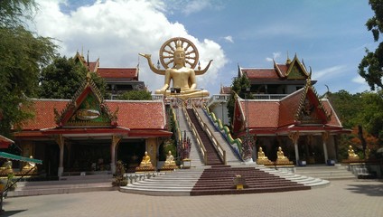 Wall Mural - Big Buddha and colorful  decorated temples on Koh Samui Island