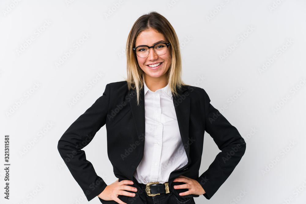 Young business caucasian woman confident keeping hands on hips. - obrazy, fototapety, plakaty 