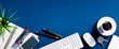 © peterschreiber.media - Schreibtisch classic blue mit Leerfläche Querformat