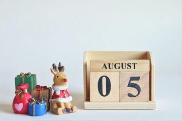 August 5, Christmas, Birthday with number cube design for background.