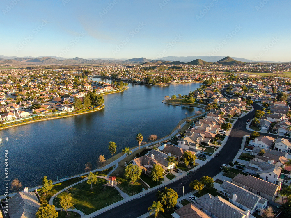 Aerial view of Menifee Lake and neighborhood, residential subdivision vila during sunset. Riverside County, California, United States - obrazy, fototapety, plakaty 