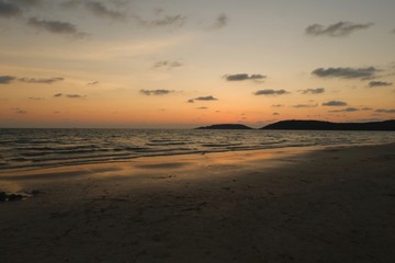 Wall Mural - sunset beautiful golden yellow. beach, sea, sandy beach. on twilight.
