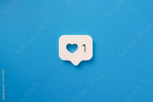 Instagram Like Isometric Icon White 3d Design Illustration Of The Notification On The Social Media 3d Render Blue Flat Lay Top View Kaufen Sie Dieses Foto Und Finden Sie Ahnliche Bilder Auf