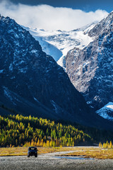 Wall Mural - Autumn in the Aktru River Valley, Severo-Chuysky Range, Altai Republic, Russia