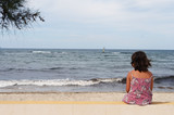 Fototapeta Pomosty - little girl on the beach