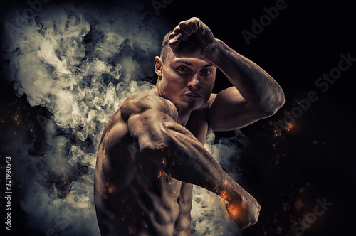 Plakaty MMA  profesjonalny-bokser-pozowanie-w-studio-stoi-przed-kamera-i-lokciami-koncepcja