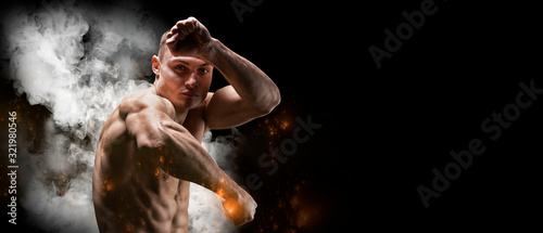 Plakaty MMA  profesjonalny-bokser-pozowanie-w-studio-stoi-przed-kamera-i-lokciami-koncepcja