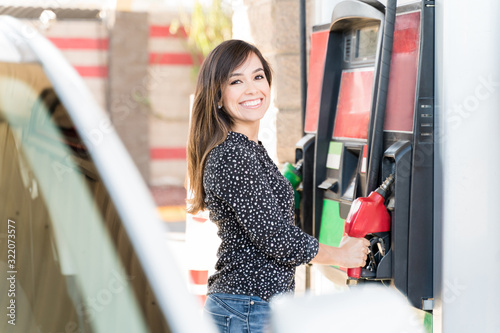 Cuadros en Lienzo Smiling Customer At Self-Service Gas Station