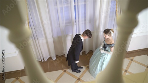 Photographie The guy invites the girl to dance