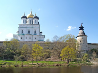 Wall Mural - PSKOV, RUSSIA. View of Pskovsky Krom (Kremlin) from the side of the Pskova River