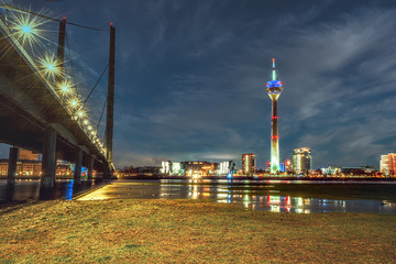 Canvas Print - Düsseldorf Blaue Stunde