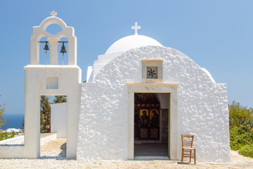 Kirche in Fira auf Santorin in Griechenland