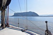 ponte di una barca a vela in navigazione verso Palermo. Sullo sfondo Capo Zafferano. Sicilia