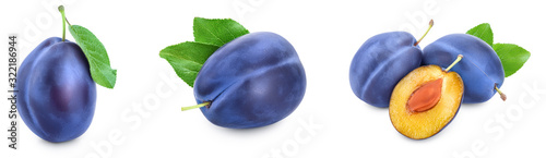 Cuadros en Lienzo fresh blue plum with leaves isolated on white background