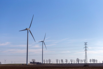 Wind turbine spinning for renewable electricity production