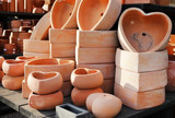 Fototapeta Kwiaty - heart clay pots