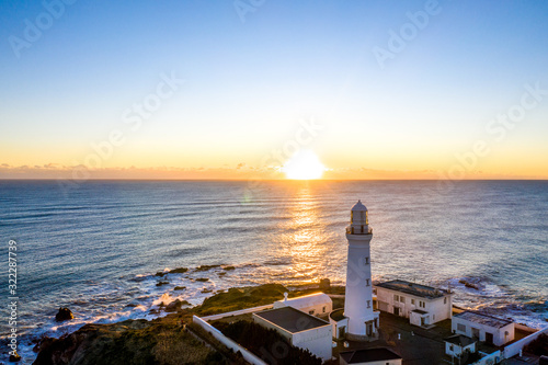 犬吠埼灯台の日の出 千葉県銚子市 Acheter Cette Photo Libre De Droit Et Decouvrir Des Images Similaires Sur Adobe Stock Adobe Stock