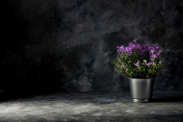 Fotomurales - Desk of free space for your decorationa nd fresh spring flowers 