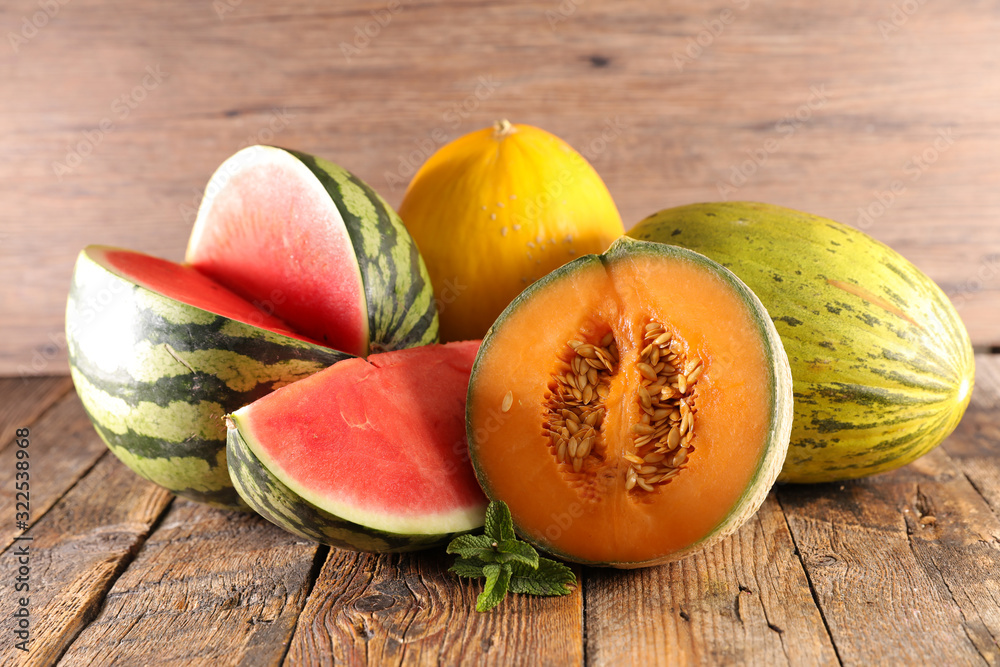 various of  melon and waterlon on wood background - obrazy, fototapety, plakaty 
