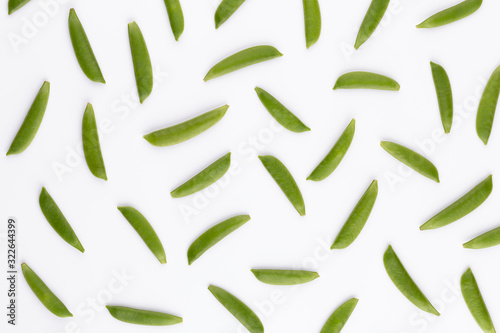 Fotomural Pea isolated on a white background.