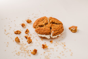 Delicious oatmeal cookies with cottage cheese cream