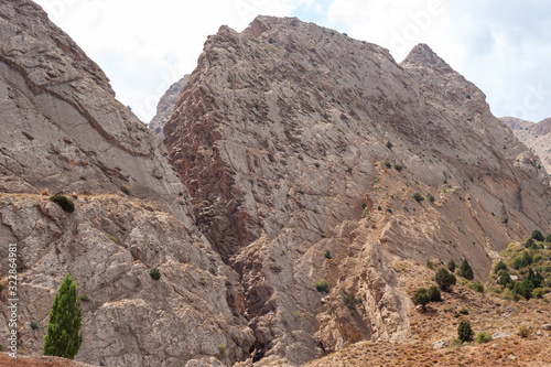 split mountains in iran Tableau sur Toile