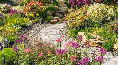 Fotomural path leading through a garden