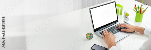 Fotografía Businessperson Videoconferencing With Colleagues On Laptop