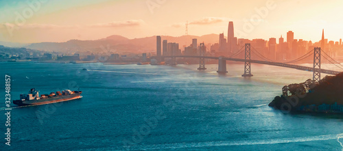 Cuadros en Lienzo Aerial view of the Bay Bridge in San Francisco, CA
