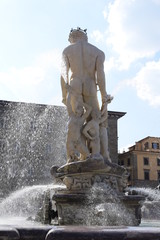 Wall Mural - Beautiful historic Neptune fountain in Florence Italy 