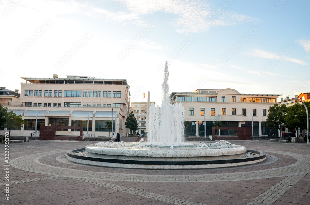 Obraz na płótnie Podgorica, Montenegro city centre. Buildings, fountain and obelisk in Republic Square. Trg Republike. w salonie