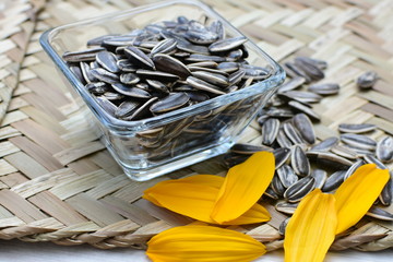  Helianthus annuus: Fresh Sunflower Seeds