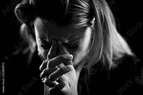 Fotomural Phobia – Portrait of a Fearful Troubled Woman