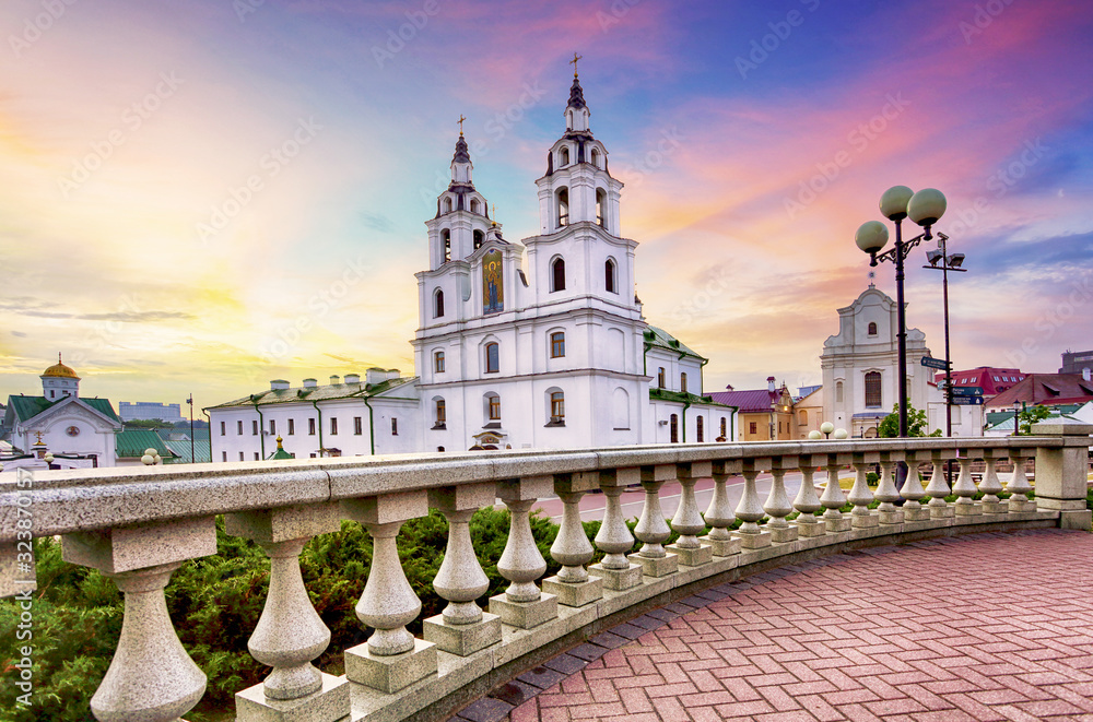 Obraz na płótnie Minsk, Belarus - Orthodox Cathedral of the Holy Spirit viewed at sunset w salonie