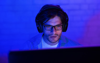 Aufkleber - Developer In Eyeglasses Working On Desktop PC Indoor At Night