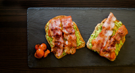 avocado toast with cherries tomatoes and bacon