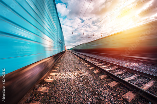 Fotografía railway on which trains move with speed and blur effect