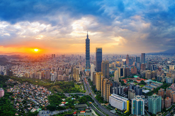 Fototapete - Taipei cityscape at sunset in Taiwan.