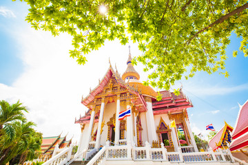 Fototapete - Buddhist temple Wat Chai Mongkol in Pattaya, Thailand
