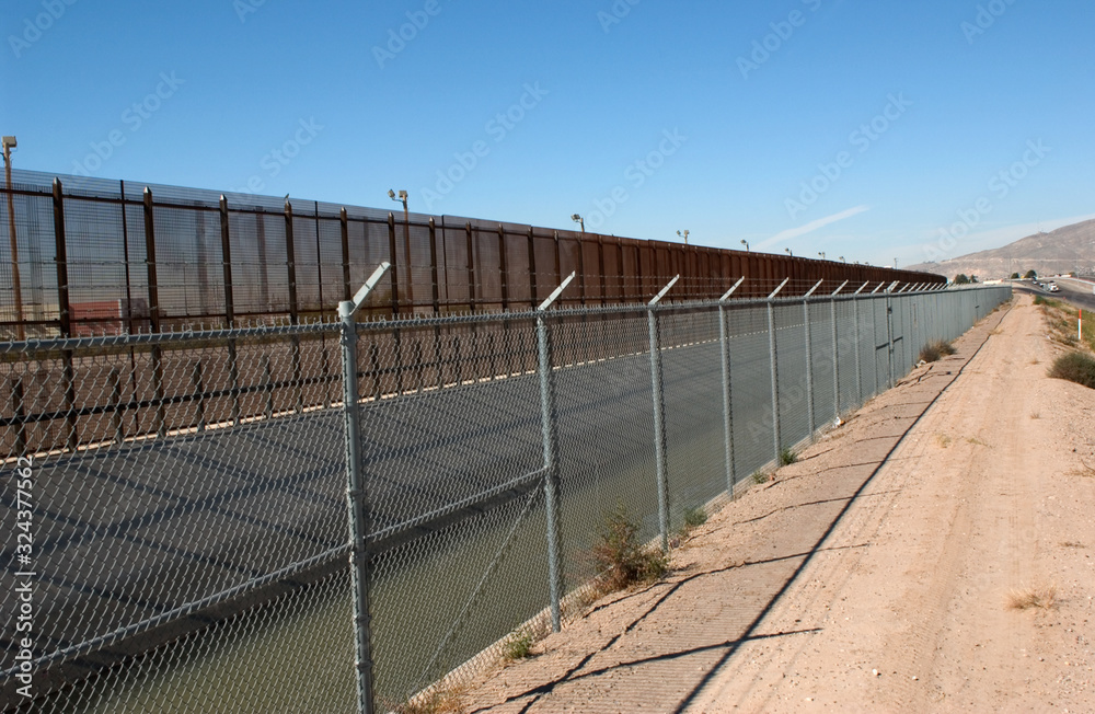 Three lines of deterrent_Border fence Stock Photo | Adobe Stock