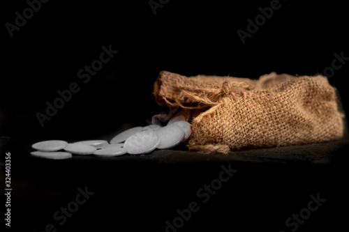 Fotografía sack with the thirty silver coins biblical symbol of the betrayal of judas