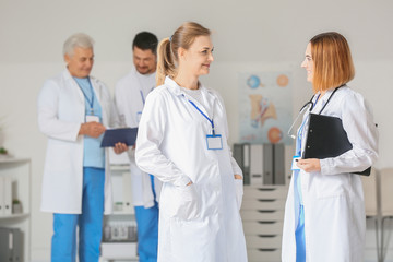 Canvas Print - Female doctors discussing something in clinic