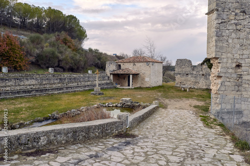 Cuadros en Lienzo Ruinas del Monasterio de Armedilla en la provincia de Valladolid, España
