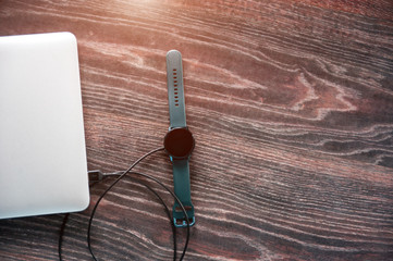 The electronic clock is charged from a laptop. Wireless charging for the gadget.