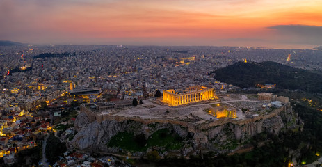Fototapete -  Panorama der beleuchteten Akropolis und Skyline von Athen, Griechenland, bei Sonnenuntergang