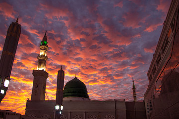 Wall Mural - Al Masjid an Nabawi mosque beatuful sunset cloudy - Medina Saudi Arabia 6 jan 2020