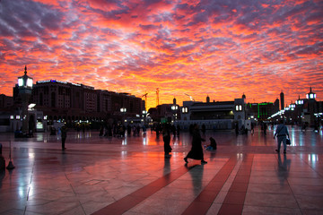 Wall Mural - Al Masjid an Nabawi mosque beatuful sunset cloudy - Medina Saudi Arabia 6 jan 2020