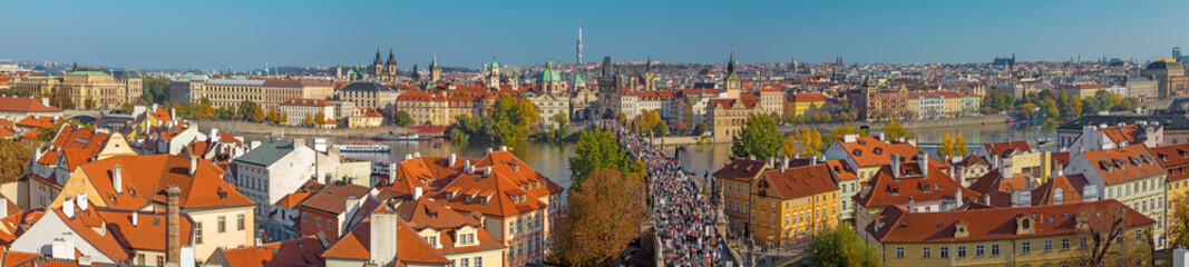 Wall Mural - PRAGUE, CZECH REPUBLIC - OCTOBER 13, 2018: The panorama of the city with the Charles bridge and the Old Town  in evening light.
