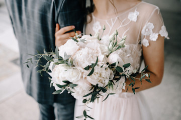 wedding bouquet in bride's hands, david austin